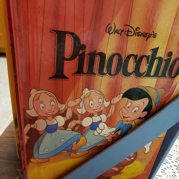 23 Disney Wonderful World Of Reading Books Hardcover Collection with book holder - Picture 3 of 3